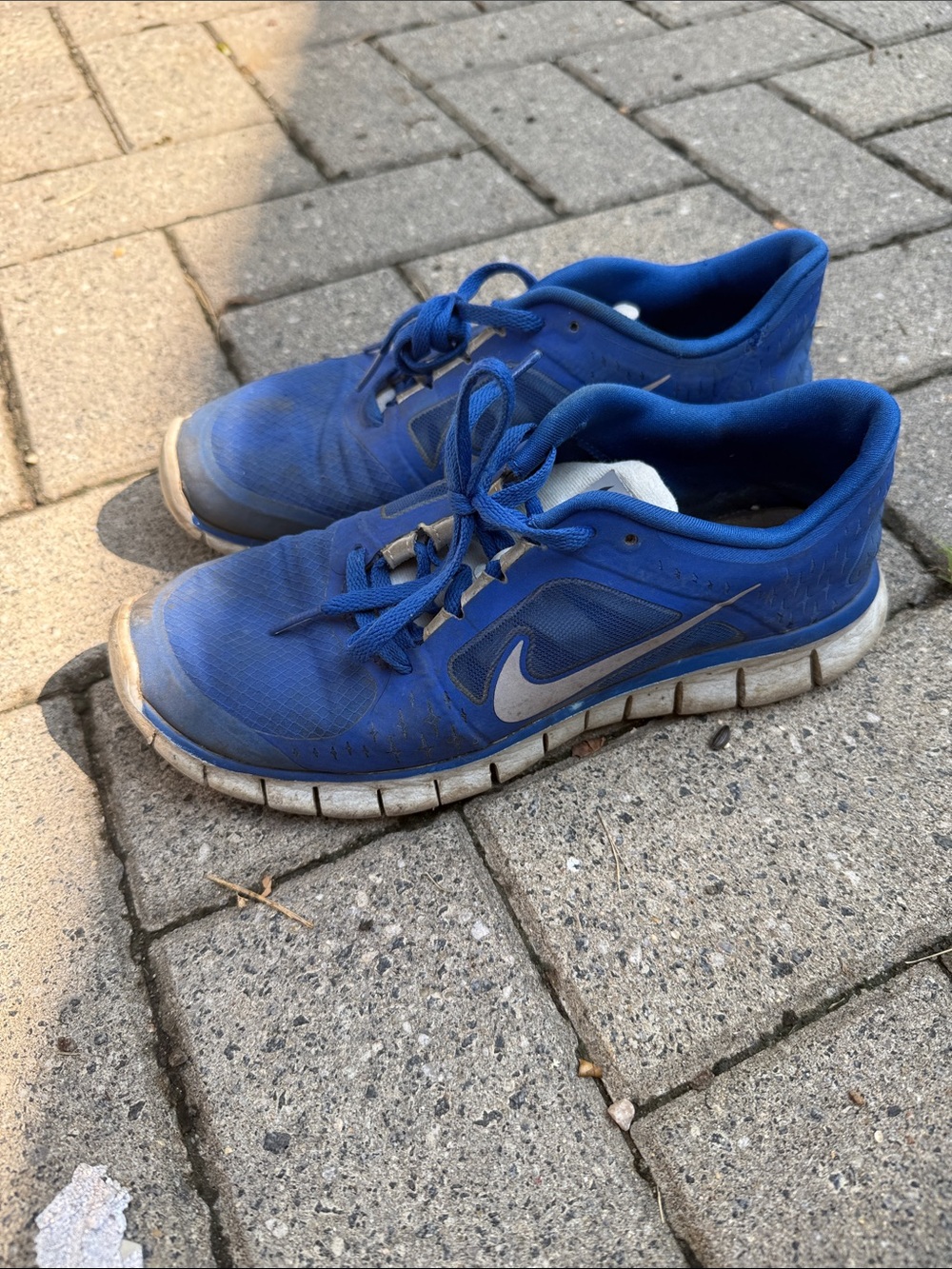 Nike Blue Athletic Sneakers with White Swoosh. Free run 3. Youth size 7